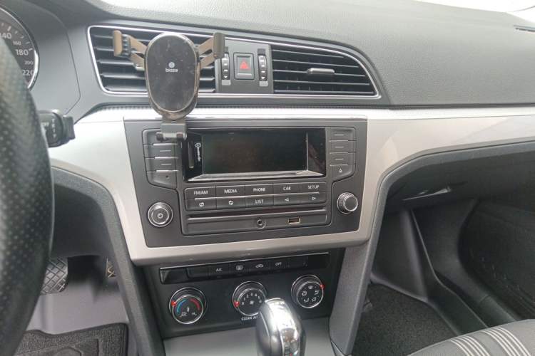 Used Volkswagen Lamando 2017 230TSI DSG Fashion Edition Audio And AC Panel