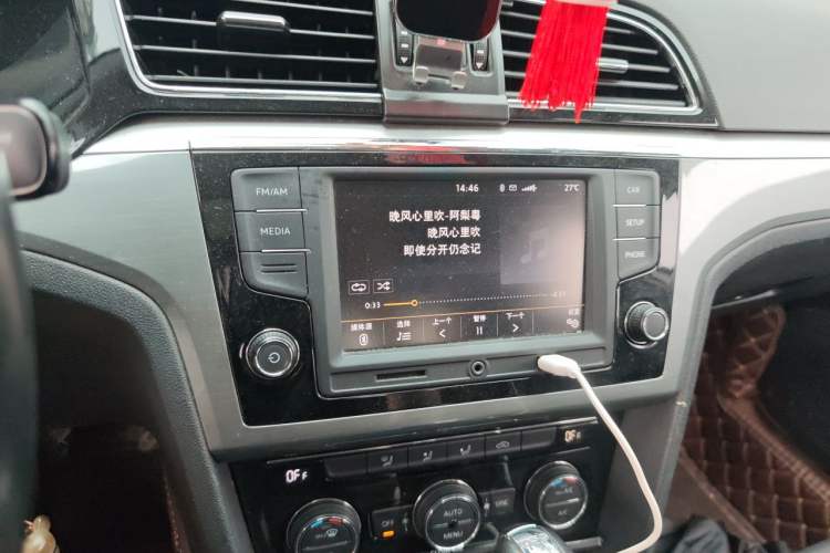 Used Volkswagen Lamando 2017 280TSI DSG Comfort Edition Audio And AC Panel