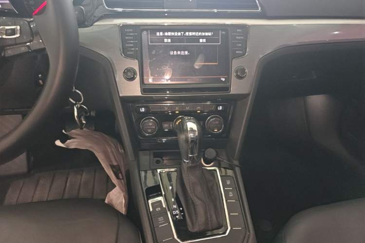 Used Volkswagen Lamando 2017 280TSI DSG Comfort Edition Audio And AC Panel