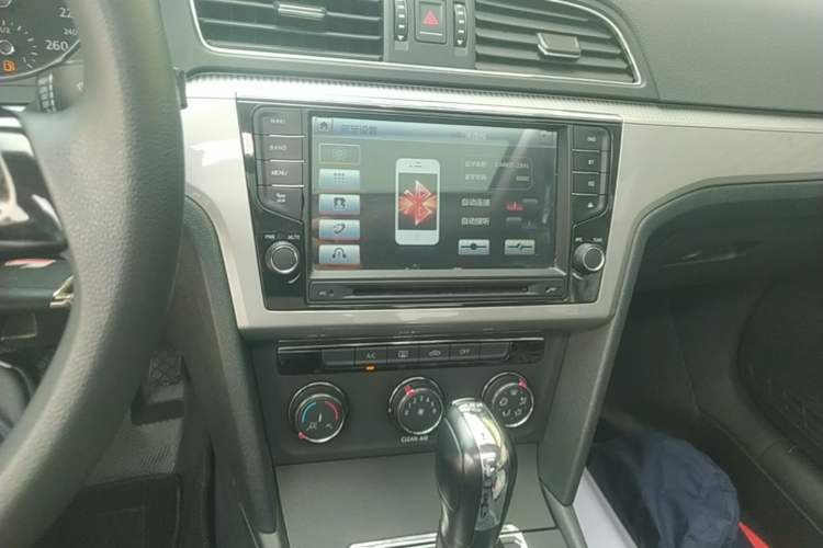 Used Volkswagen Lamando 2017 230TSI DSG Fashion Edition Audio And AC Panel