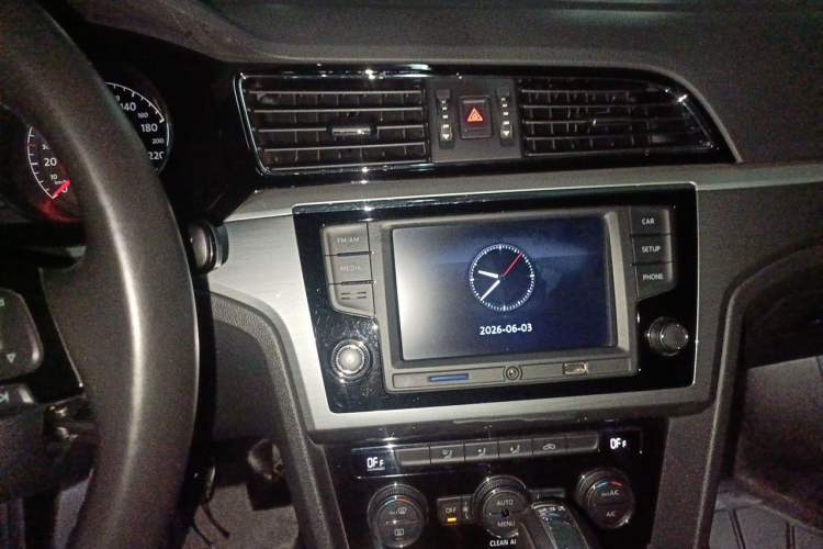 Used Volkswagen Lamando 2017 280TSI DSG Comfort Edition Audio And AC Panel