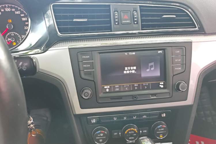 Used Volkswagen Lamando 2017 280TSI DSG Comfort Edition Audio And AC Panel