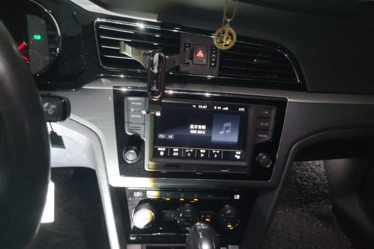Used Volkswagen Lamando 2017 280TSI DSG Comfort Edition Audio And AC Panel
