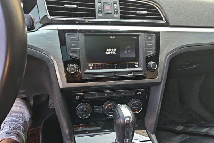Used Volkswagen Lamando 2017 280TSI DSG Comfort Edition Audio And AC Panel