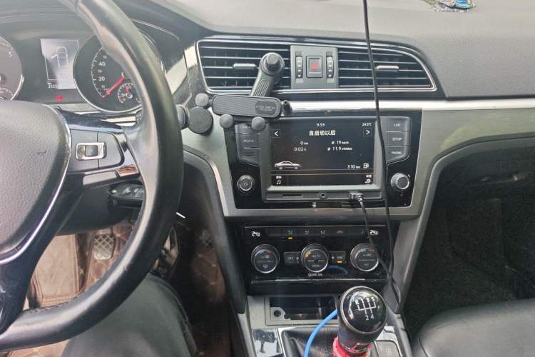 Used Volkswagen Lamando 2017 280TSI Manual Comfort Edition Audio And AC Panel