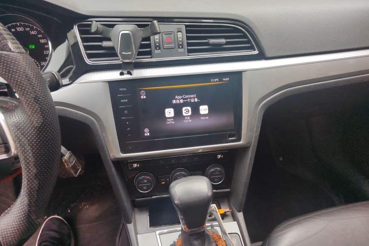 Used Volkswagen Lamando 2017 280TSI DSG Comfort Edition Audio And AC Panel