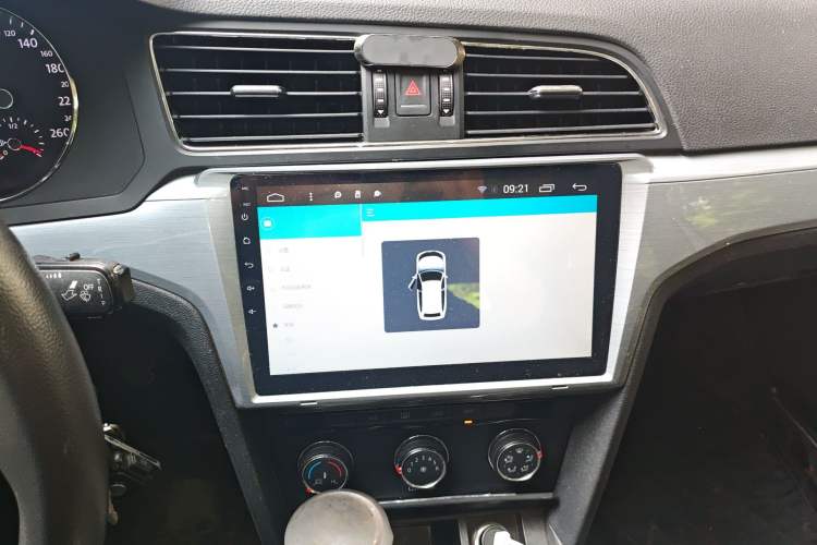 Used Volkswagen Lamando 2017 230TSI Manual Trend Edition Audio And AC Panel