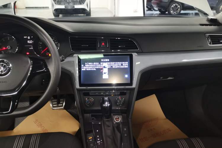 Used Volkswagen Lamando 2017 230TSI DSG Fashion Edition Audio And AC Panel
