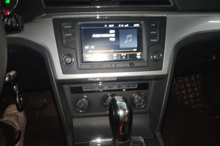 Used Volkswagen Lamando 2017 230TSI DSG Fashion Edition Audio And AC Panel