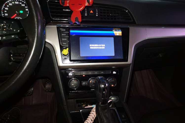Used Volkswagen Lamando 2017 280TSI DSG Comfort Edition Audio And AC Panel