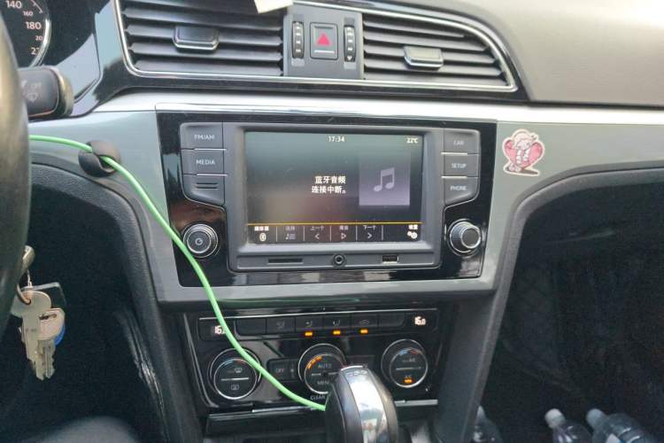 Used Volkswagen Lamando 2017 280TSI DSG Comfort Edition Audio And AC Panel