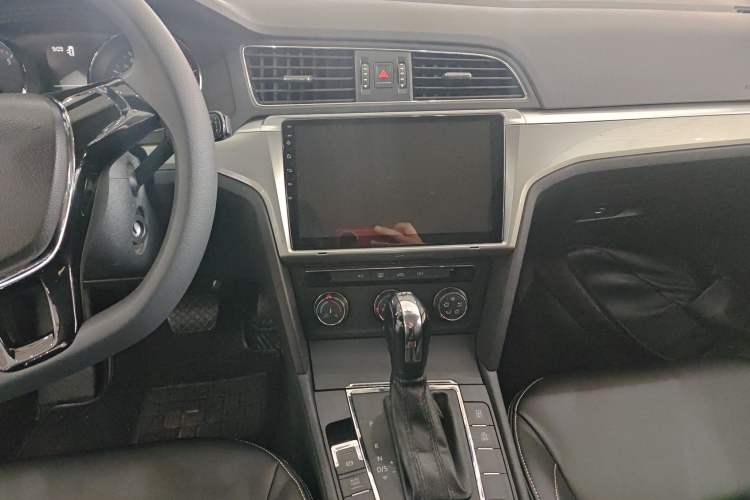 Used Volkswagen Lamando 2017 230TSI DSG Fashion Edition Audio And AC Panel