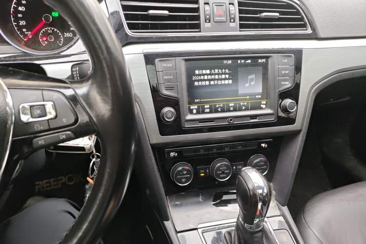 Used Volkswagen Lamando 2017 280TSI DSG Comfort Edition Audio And AC Panel