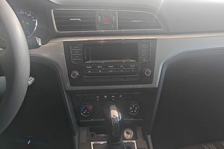 Used Volkswagen Lamando 2017 230TSI DSG Fashion Edition Audio And AC Panel