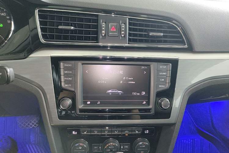 Used Volkswagen Lamando 2017 280TSI DSG Luxury Edition Audio And AC Panel