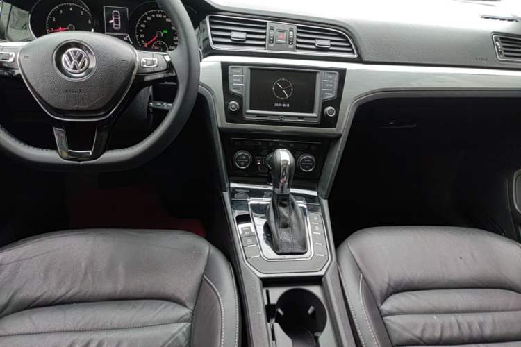 Used Volkswagen Lamando 2017 280TSI DSG Comfort Edition Audio And AC Panel