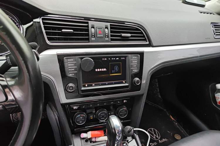 Used Volkswagen Lamando 2017 280TSI DSG Luxury Edition Audio And AC Panel