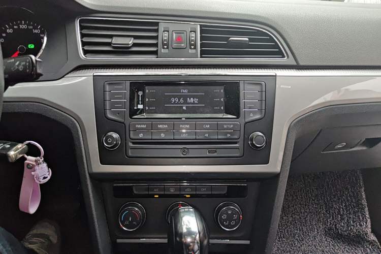 Used Volkswagen Lamando 2017 230TSI DSG Fashion Edition Audio And AC Panel
