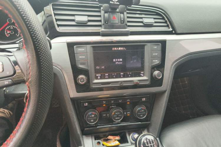 Used Volkswagen Lamando 2017 280TSI Manual Comfort Edition Audio And AC Panel