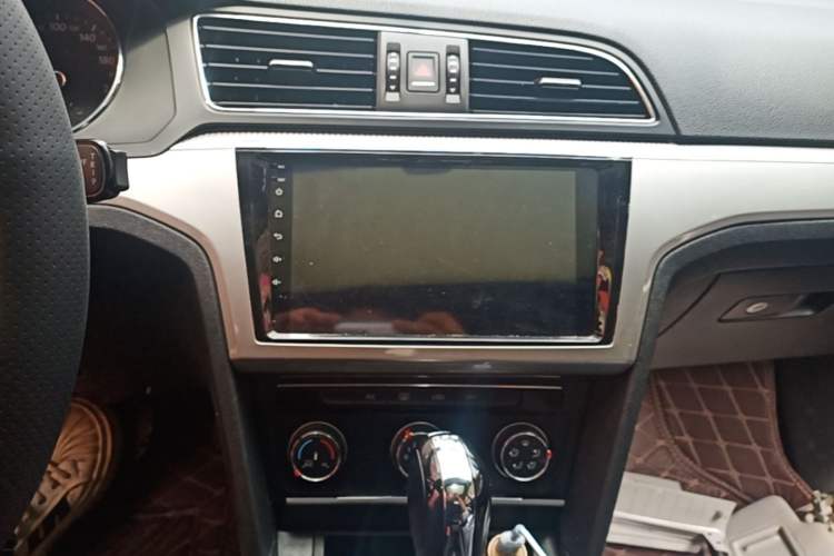 Used Volkswagen Lamando 2017 230TSI DSG Fashion Edition Audio And AC Panel