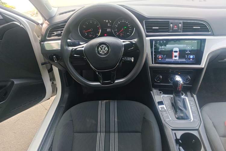 Used Volkswagen Lamando 2017 230TSI DSG Fashion Edition Audio And AC Panel