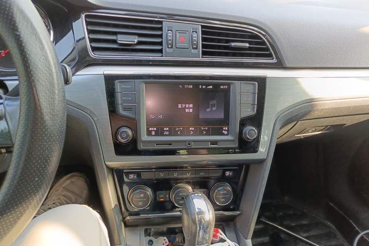 Used Volkswagen Lamando 2017 280TSI DSG Comfort Edition Audio And AC Panel