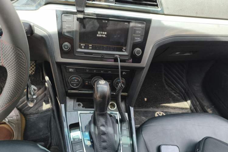 Used Volkswagen Lamando 2017 280TSI DSG Comfort Edition Audio And AC Panel