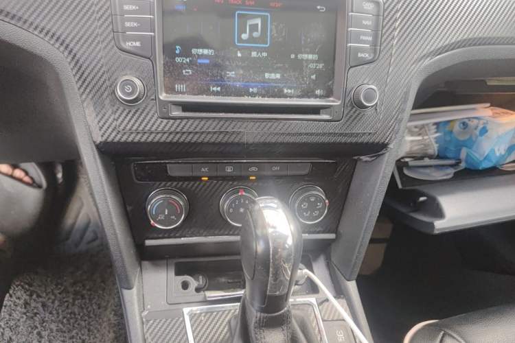 Used Volkswagen Lamando 2017 230TSI DSG Fashion Edition Audio And AC Panel