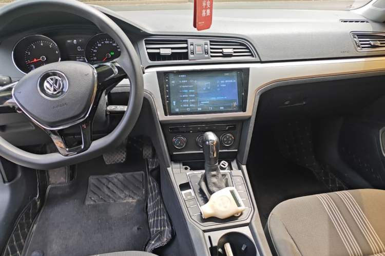 Used Volkswagen Lamando 2017 230TSI DSG Fashion Edition Audio And AC Panel