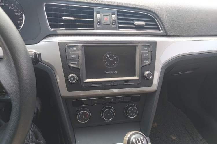Used Volkswagen Lamando 2017 230TSI Manual Trend Edition Audio And AC Panel