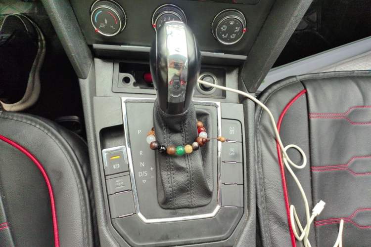 Used Volkswagen Lamando 2017 230TSI DSG Fashion Edition Audio And AC Panel
