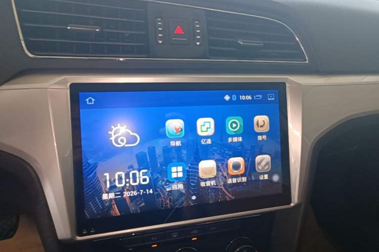 Used Volkswagen Lamando 2017 230TSI DSG Fashion Edition Audio And AC Panel