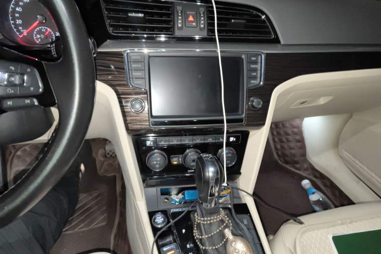Used Volkswagen Lamando 2017 280TSI DSG Luxury Edition Audio And AC Panel