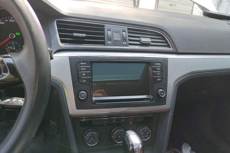 Used Volkswagen Lamando 2017 230TSI DSG Fashion Edition Audio And AC Panel