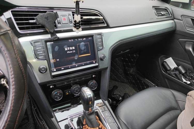 Used Volkswagen Lamando 2017 280TSI DSG Comfort Edition Audio And AC Panel