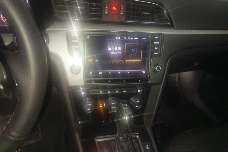 Used Volkswagen Lamando 2017 280TSI DSG Comfort Edition Audio And AC Panel