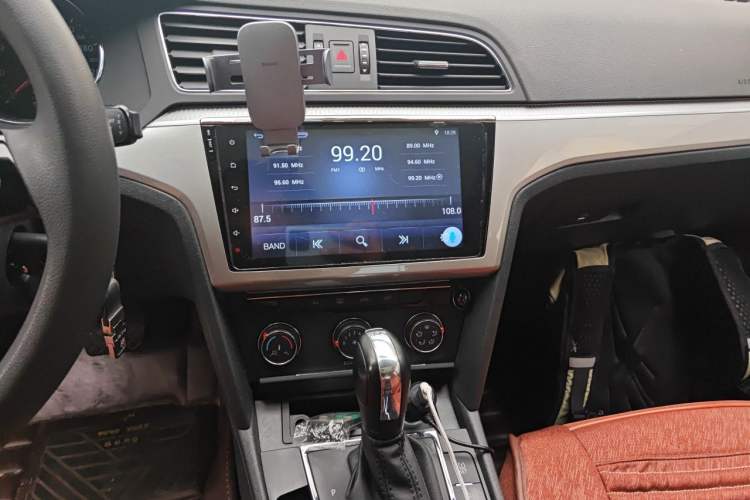 Used Volkswagen Lamando 2017 230TSI DSG Fashion Edition Audio And AC Panel