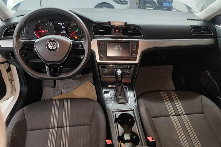 Used Volkswagen Lamando 2017 230TSI DSG Fashion Edition Audio And AC Panel