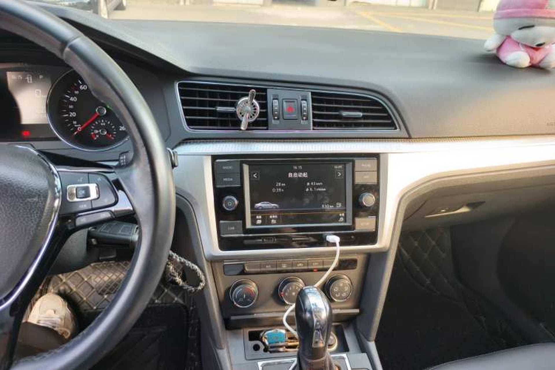 Used Volkswagen Lamando 2017 230TSI DSG Fashion Edition Audio And AC Panel