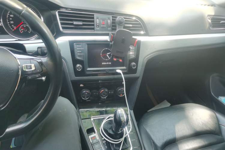 Used Volkswagen Lamando 2017 280TSI DSG Comfort Edition Audio And AC Panel