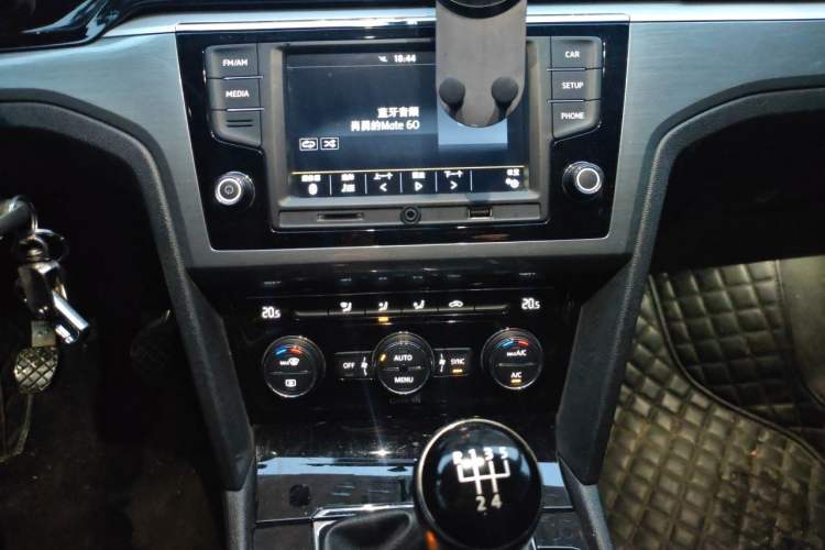 Used Volkswagen Lamando 2017 280TSI Manual Comfort Edition Audio And AC Panel