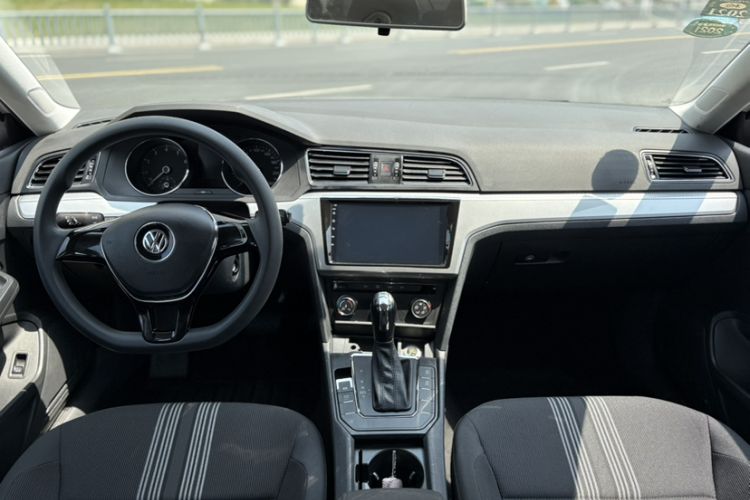 Used Volkswagen Lamando 2017 230TSI DSG Fashion Edition Audio And AC Panel