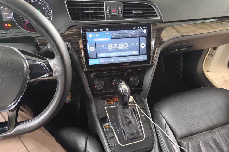 Used Volkswagen Lamando 2017 230TSI DSG Fashion Edition Audio And AC Panel