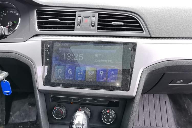 Used Volkswagen Lamando 2017 230TSI DSG Fashion Edition Audio And AC Panel