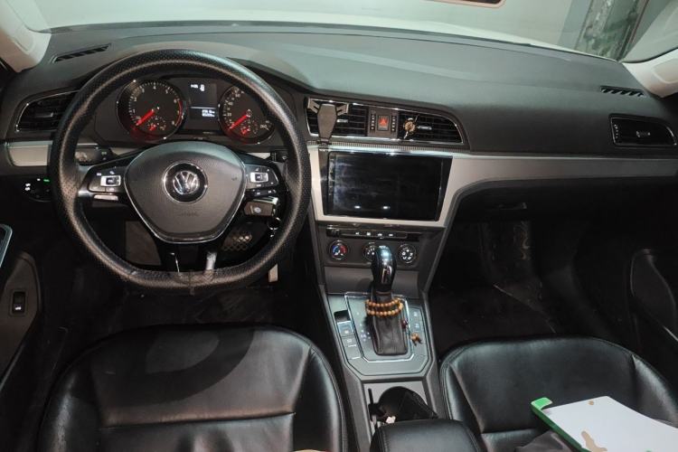 Used Volkswagen Lamando 2017 230TSI DSG Fashion Edition Center Console
