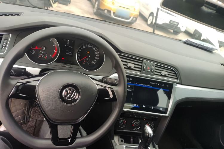 Used Volkswagen Lamando 2017 230TSI DSG Fashion Edition Center Console