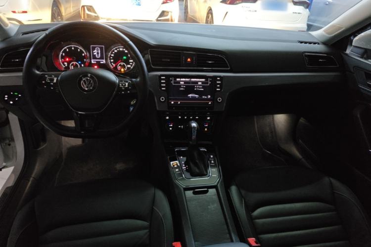 Used Volkswagen Lamando 2017 280TSI DSG Comfort Edition Center Console