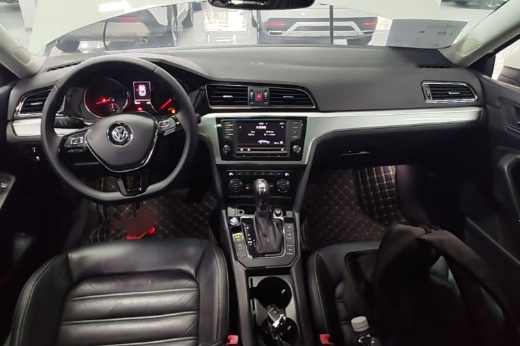 Used Volkswagen Lamando 2017 280TSI DSG Luxury Edition Center Console
