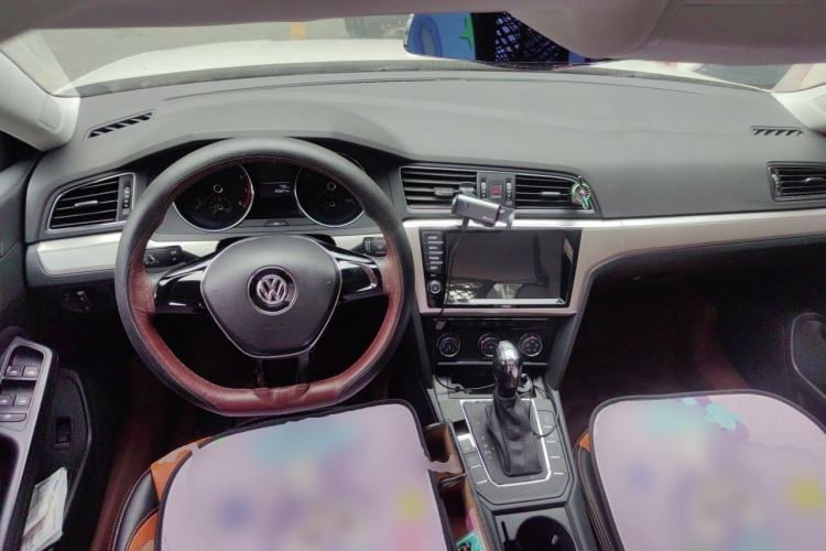 Used Volkswagen Lamando 2017 230TSI DSG Fashion Edition Center Console
