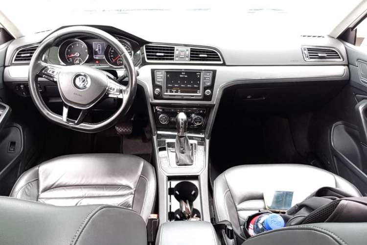Used Volkswagen Lamando 2017 280TSI DSG Comfort Edition Center Console